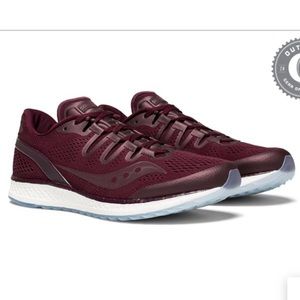 Men’s maroon running shoes from Saucony|Everun
